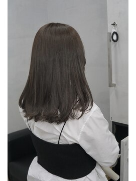 ネイヴィル 銀座(navile) 柔らかい質感の色と形