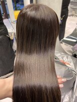 シティ(CITY)&nbsp;艶髪　グレージュカラー　韓国ヘア