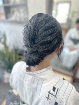 ヤドリギ(yadorigi) 清澄白河美容院ヤドリギゆるふわおとなお団子ヘアアレンジ