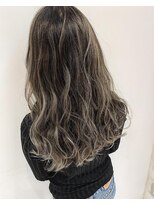 カルラ(Karra)&nbsp;外国人風アンニュイルーズWave＆イルミナカラー