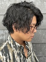 ヒュイル バイ ニアウ(Hwyl by Niau) メンズセンターパート波巻きスパイラルパーマニュアンスパーマ