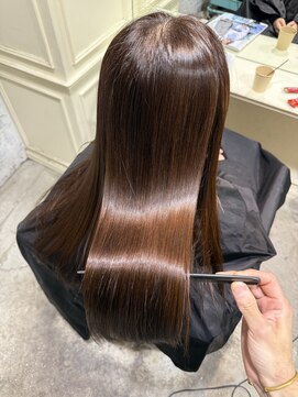 ロロ(ro-ro) 【恵比寿 ro-ro】癖をとりツヤを出す、髪質改善ストレート矯正
