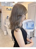 オリーブベージュ