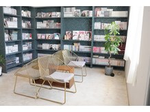 ヨム(YOMU)の雰囲気（「漫画2000冊」カラーの待ち時間が楽しくなりませんか？？）
