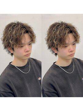 ブライト(BRIGHT) センターパートウルフツイストスパイラルパーマハイライト