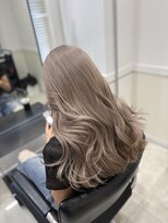 ウリ 横浜(uli)&nbsp;【MIKU指名限定】ホワイトベージュ×レイヤーカット