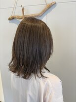 ニナル(Ninal) 透明感カラーで大人オリーブベージュ