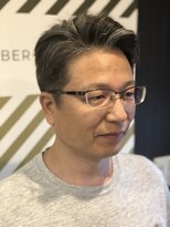 バーバーバー ナカノ(BARBER BAR NAKANO)&nbsp;50代メンズ グレーヘアビジネススタイル