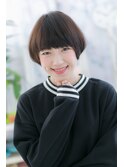 ネイビーアッシュオン眉前下がりマッシュショートa1
