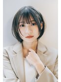 ナチュラルカラーの丸みショートボブ