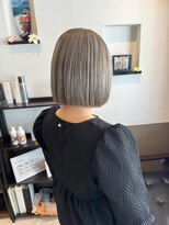 レオ(LEO)&nbsp;ホワイトブロンド　ボブ