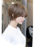 大人ショート　白髪ぼかし　ハイライト