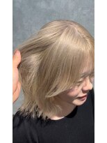 ルル(Lulu) ホワイトベージュカラーくびれボブスタイル