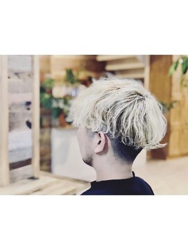 サーティースリー 石川町店(Thirty3) ハイトーンツーブロック