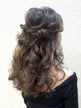 アメリ(AMELIE) 華やかハーフアップ