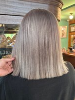 スリー(three)&nbsp;ホワイトグレージュ