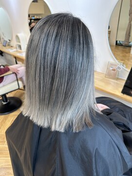 エルア(elua) ホワイトバレイヤージュ！！