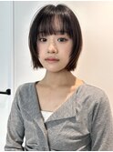 前髪ぱっつんボブ外はねボブミディアムヘアレイヤーカット20代