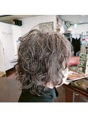 女性らしいフォルムのショートウェーブ