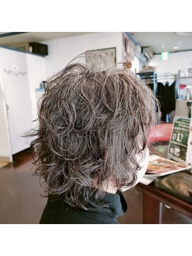 ティンク Hair Tink 女性らしいフォルムのショートウェーブ