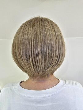 アッシュ 二俣川南口店(Ash) ◆10代20代/ショート/フルブリーチ/ミルクティベージュ