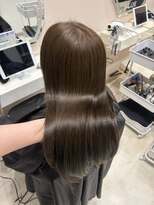 ロエ(LOE) オリーブカラーレイヤーカット顔周りレイヤーブリーチなし