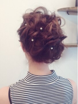 シュシュ(chouchou) 編み込みアップスタイル