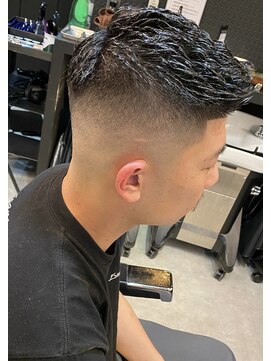 フランクスバーバーザスタンド(Frank’s barber the stand) 濡れパンハイスキンフェード アップバング バーバースタイル