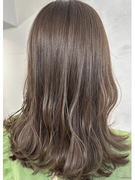 インビテーション(invitation) くびれセミディ◎ミルクティーベージュ