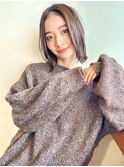 シャギーをいれたボブはスタイリッシュでコケティッシュです。