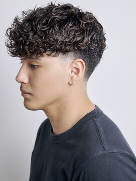 グルーマーズクレッジ 渋谷店(GROOMER/S CREDGE) スパイキーショート/ブルーブラック/フェザーパーマサーフカール