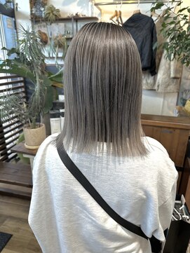 バンビ プライベート サロン(Bambi private salon) バレイヤージュ　ヘンリーボブ　グレージュカラー