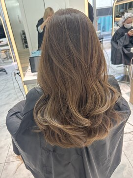 ロンドルピナス 小倉(Lond Lupinus) ミディアムレイヤーカット/似合わせカット/大人ガーリー/20代