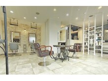 RayeFort Hairsalonの雰囲気（店内）