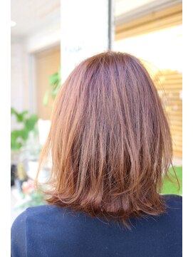 エコルアヘアー(ecolua hair) ミディアム×ベージュ