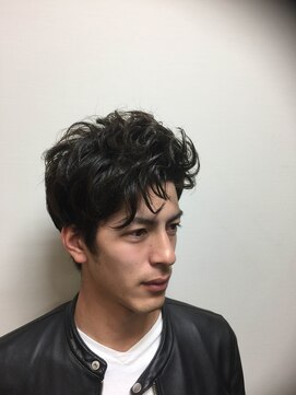 オム ヘアー(Hommes Hair) 欧風クセ毛風ナチュラルスタイル