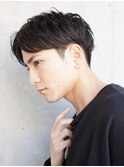 センターパート×ツーブロック刈り上げショート