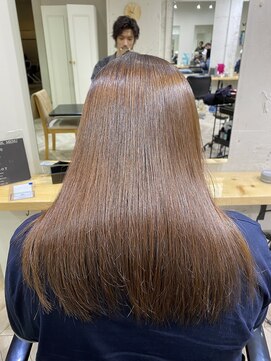 エル(EL by green) 《tomi》髪質改善ストレート×切りっぱなしミディ