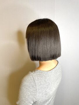 ブロッサム 東久留米店(Blossom) 20代30代40代前下がりストレート小顔補正立体カット