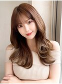 後れ毛が可愛い顔周りハイレイヤーロングチェリーブラウン
