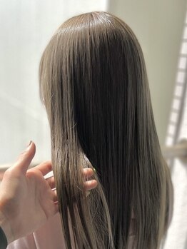 メゾンドブルー(Maison de blue)の写真/洗練された美しさを引き出す、ラフでスタイリッシュなヘアスタイル。