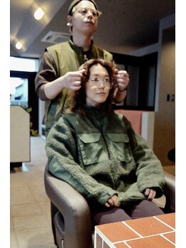 コット(COTTO)の写真/【一宮/奥町】古家具が彩る味のある空間でお客様をお出迎え。非日常な世界観で髪と心を整える時間を。