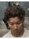 サーフバック　ツイストスパイラル眉カットメンズパーマ