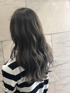 ウィクシー(wixy) 今までとは違う透明感を「ヌーディーグレー」