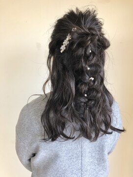 ミラコ(milaco) 四つ編みハーフアップして