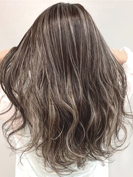 ゴリラビスケッツ(GORILLA BISCUITS) ジェシカライツ［桜木町/横浜/みなとみらい］