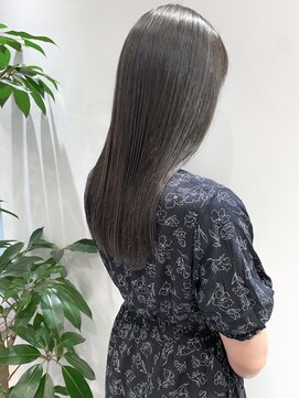 ミラ 新宿(MILA) グレージュ/ハーフブリーチ/ミントアッシュ/艶髪/涼しげヘア