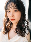 顔まわりのおくれ毛×無造作セミロングヘア