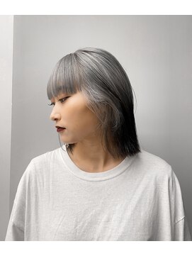 ヴァーディ オモテサンドウ(Vardy omotesando) roots/ルーツカラー ホワイトシルバー ハイトーンボブ