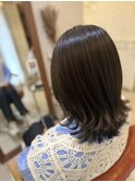切りっぱなし×ミディアムレイヤー×アッシュベージュ